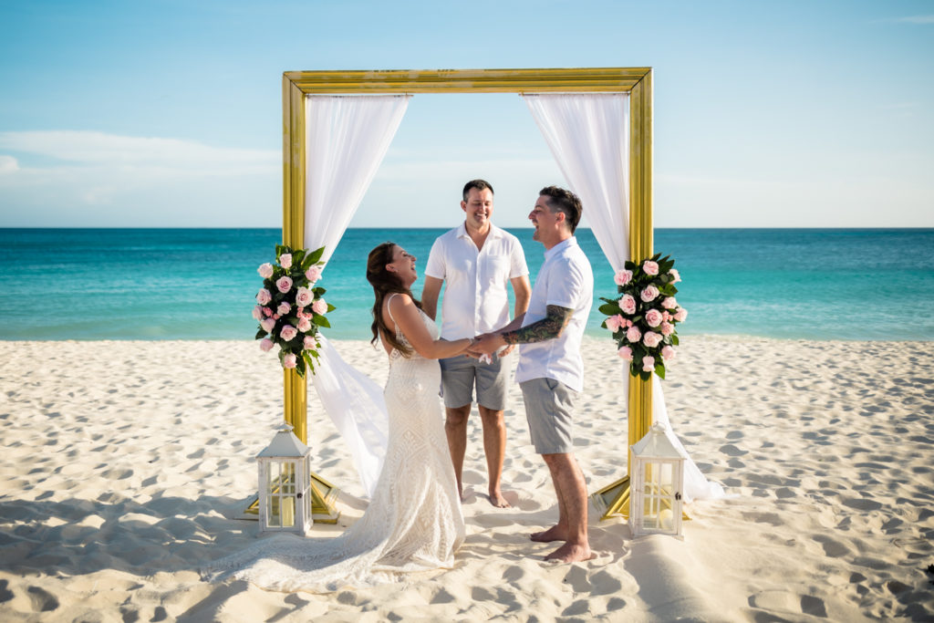 elopement ceremony on the beach in aruba