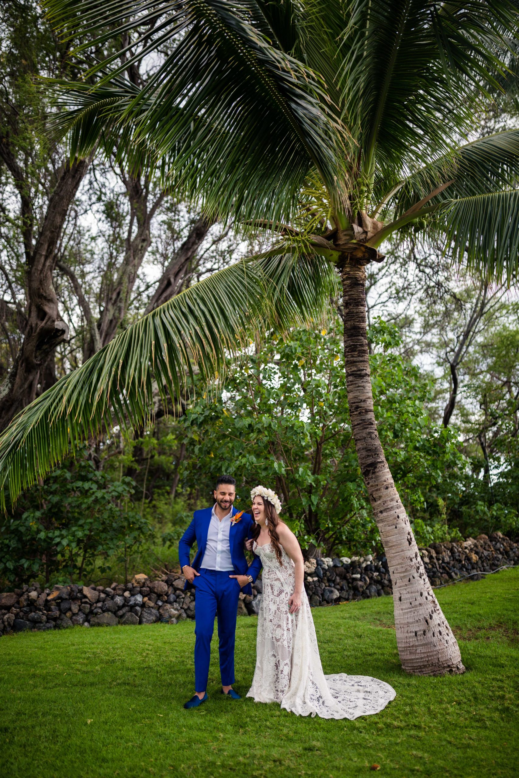 bride and groom eloping in maui