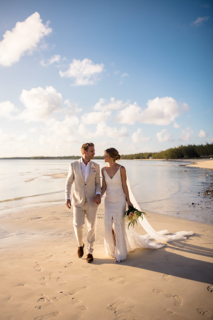 bride and groom eloping in the bahamas