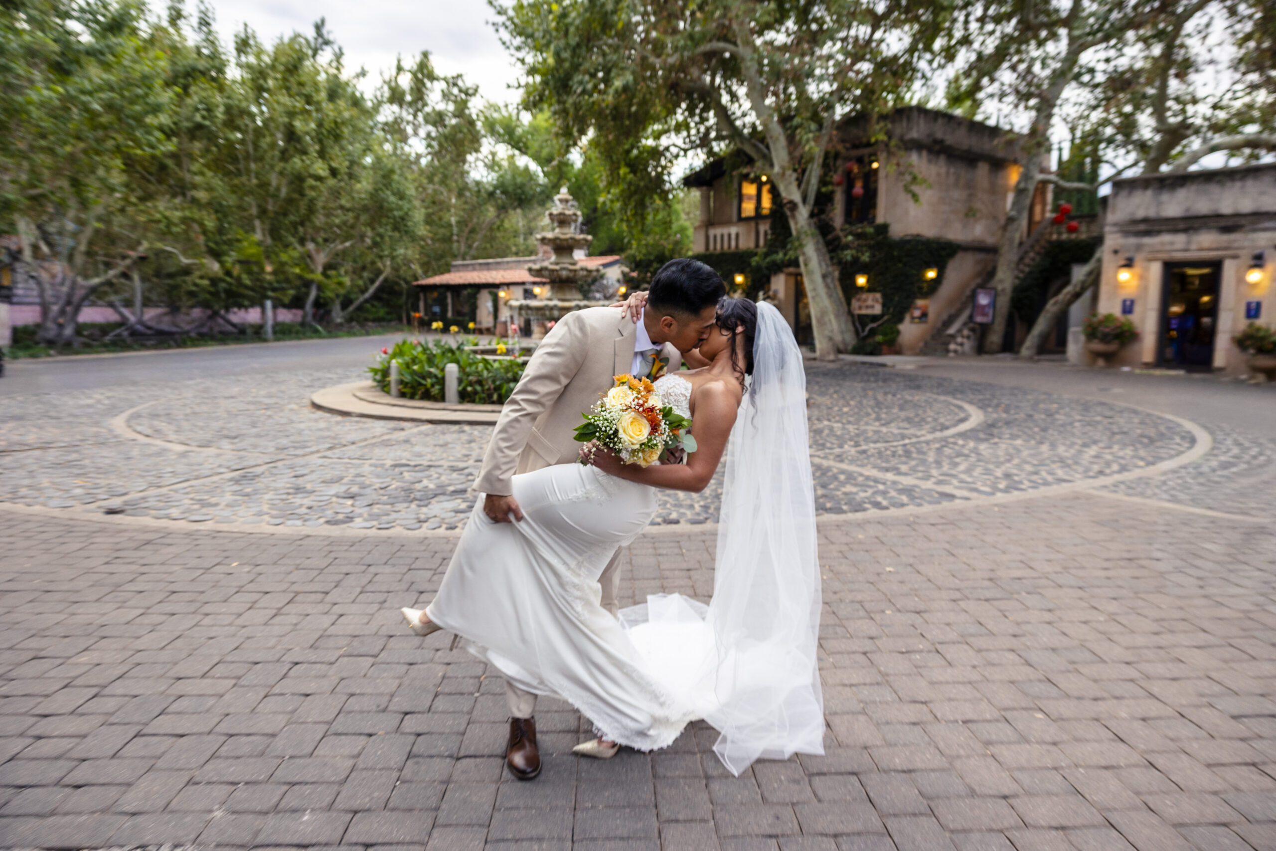 bride and groom kissing at tlaquepaque wedding venue