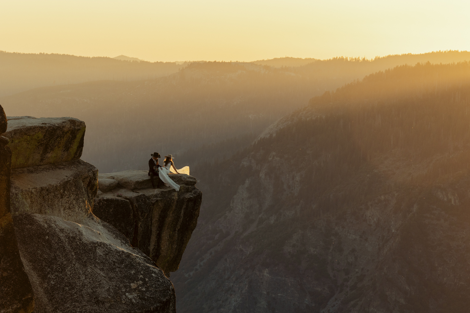bride and groom eloping at taft point